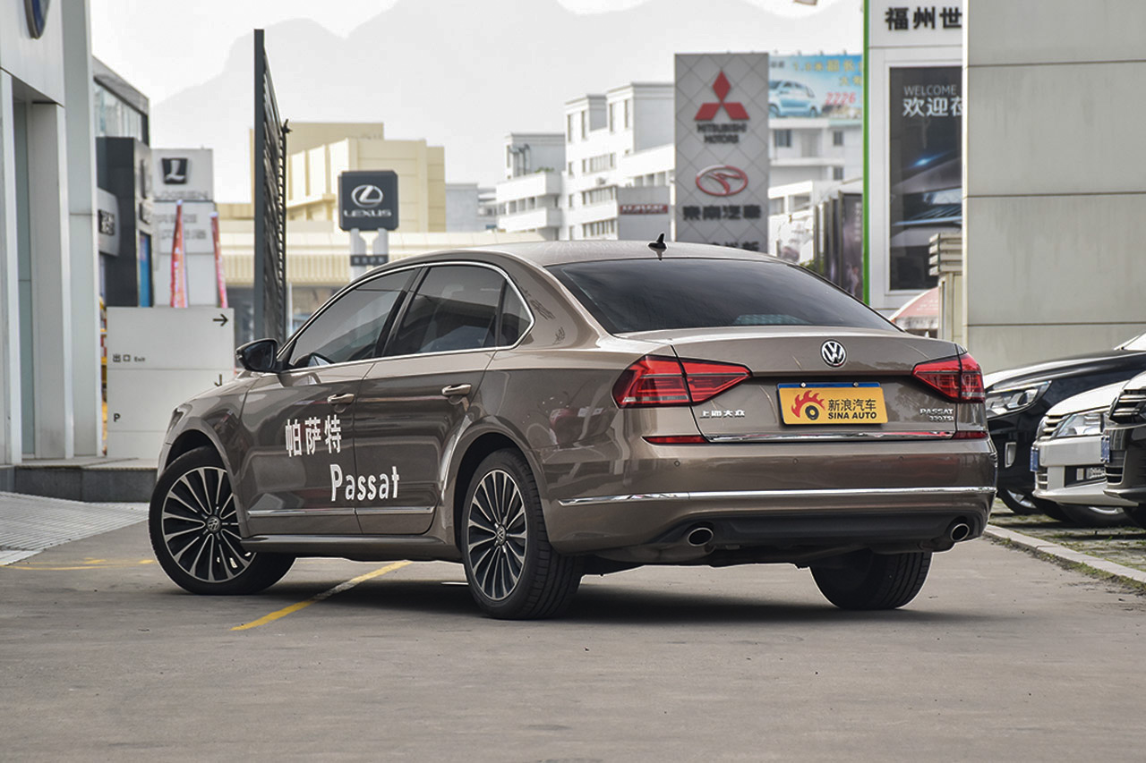 2016款帕萨特1.8T自动尊荣版330TSI