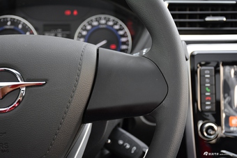 2017款海马S5 Young 1.6L手动豪华型