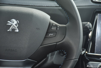 2016款标致308 1.6L自动豪华版