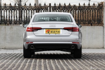 2017款奥迪A4L 2.0T自动40TFSI时尚型 花剑银