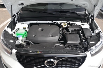 2019款沃尔沃XC40 2.0T四驱运动日暮水晶白T5图片