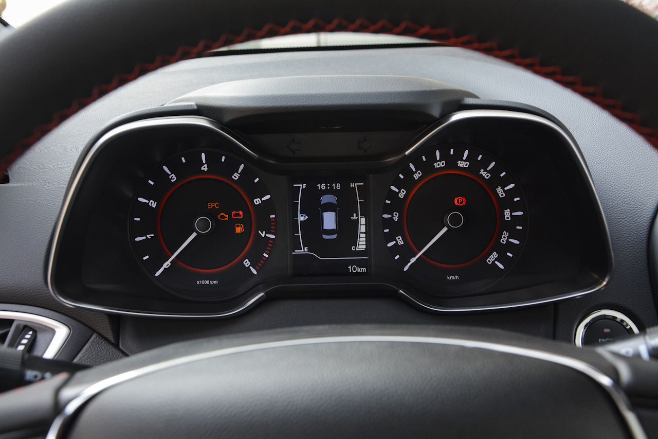 2018款艾瑞泽5 1.5L手动致敬青春版