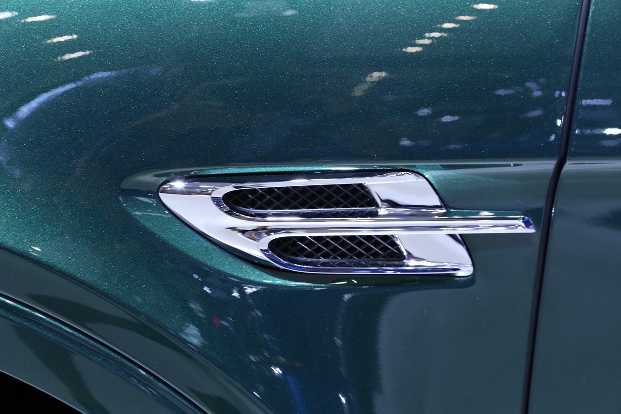 2018广州车展实拍：添越V8