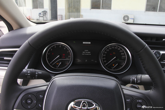 2018款凯美瑞2.5G自动豪华版