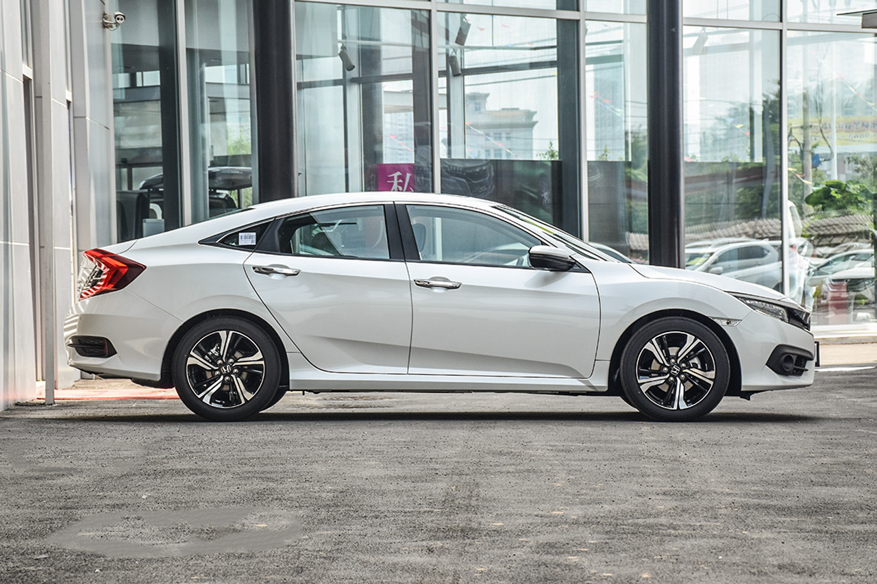 2016款思域1.5T自动220TURBO尊贵版