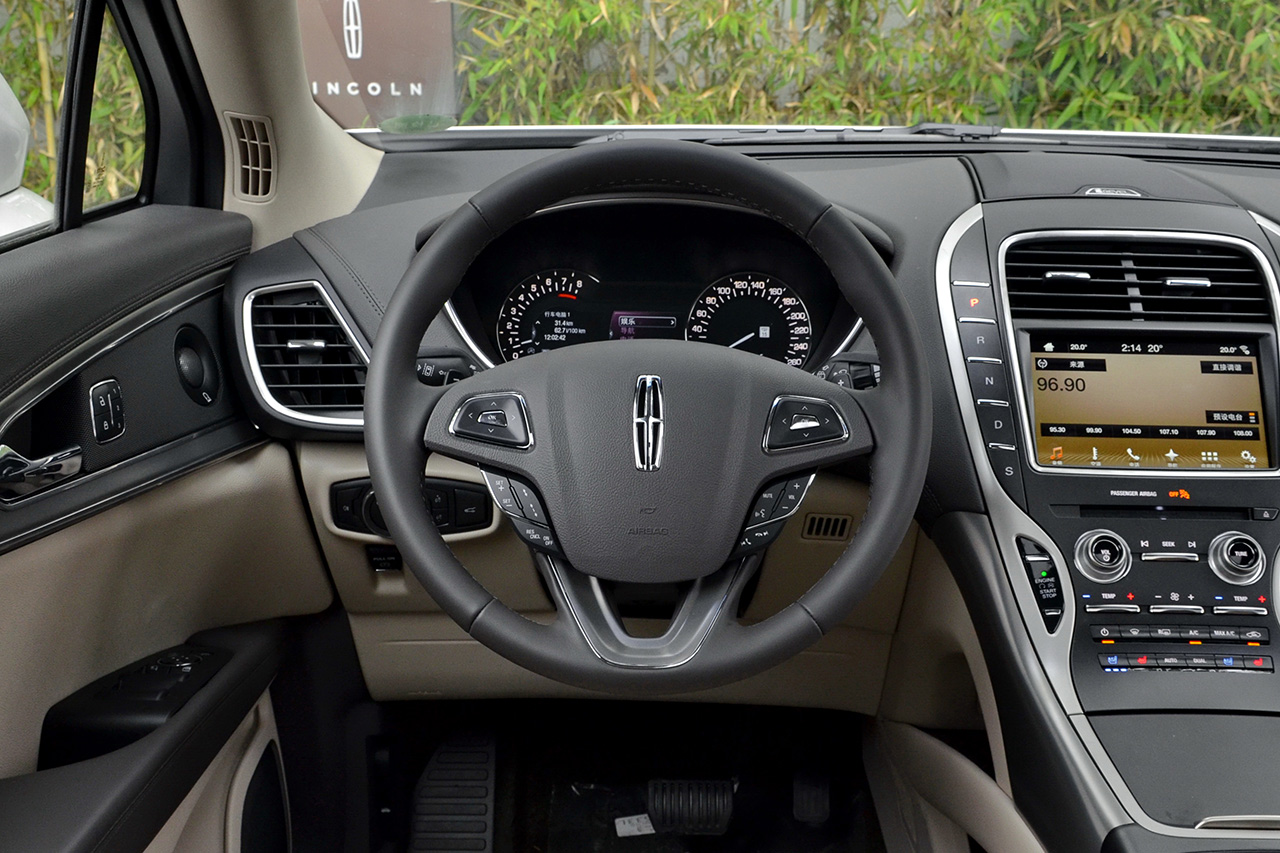 2018款林肯MKC 2.0T自动四驱尊雅版