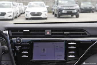 2018款凯美瑞2.0G自动豪华版