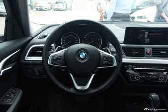 2017款宝马1系120i自动设计套装型 