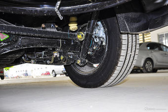 2016款五菱宏光S1 1.5L手动尊享型 大地棕