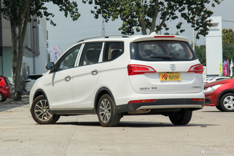 2017款宝骏730 1.5T手动风尚型7座