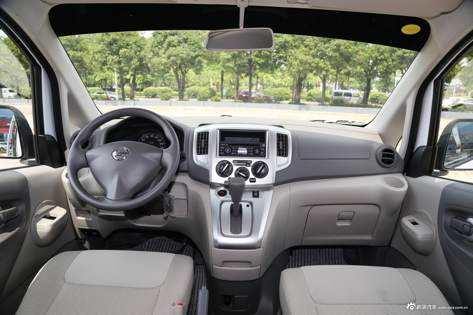 2016款NV200 1.6L自动豪华型