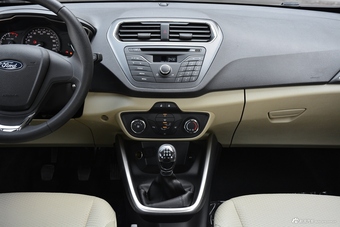 2017款福睿斯改款1.5L手动舒适型