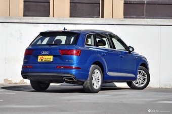 2018款奥迪Q7 2.0T自动40TFSI S line运动型
