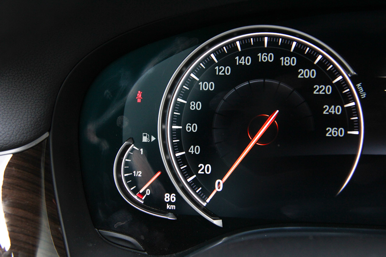 2017款宝马7系730Li 2.0T自动豪华型