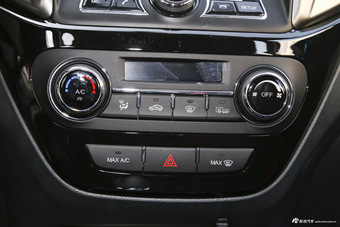 2016款长安CS15 1.5L自动时尚版