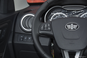 2018款奔腾X40网红版 1.6L自动豪华型