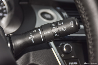 2015款陆风X7 2.0T自动全景尊享版