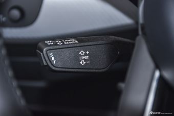 2017款奥迪A4L 2.0T自动40TFSI时尚型