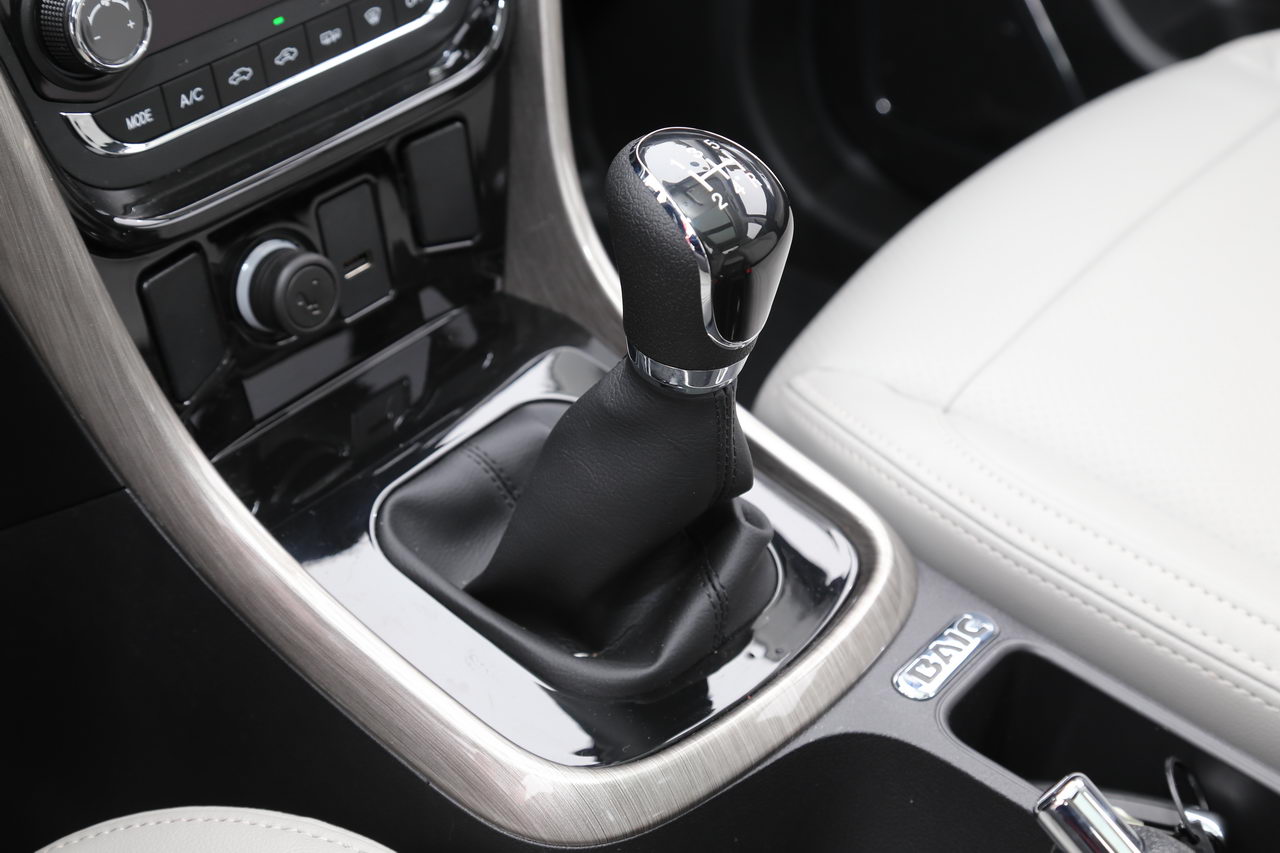 2017款北汽幻速S5 1.3T 手动尊贵型