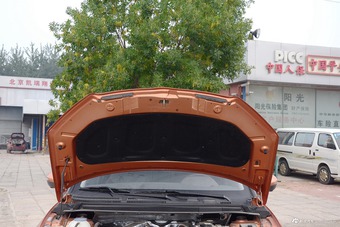 2016款中华V3 1.5T自动旗舰型 炫舞橙