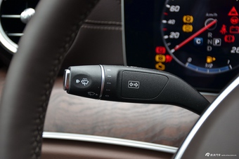 2016款奔驰E级2.0T自动E200L