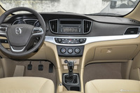 2016款宝骏730 1.5T手动标准版 7座