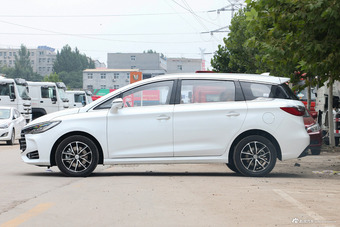 2018款比亚迪宋MAX 1.5T自动智联尊享型6座