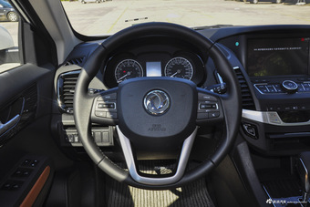 2016款风度MX5 2.0L 自动旗舰版