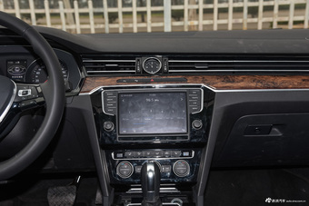 2017款迈腾2.0T自动380TSI DSG旗舰型