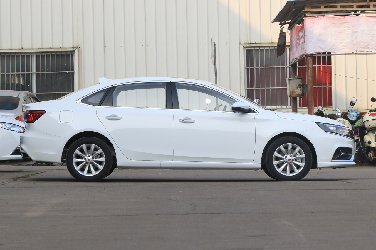 2017款荣威ei6 1.0T混动互联智享版