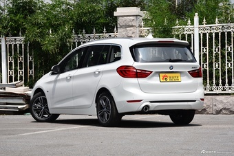 2018款宝马2系225i 2.0T自动尊享型M运动套装