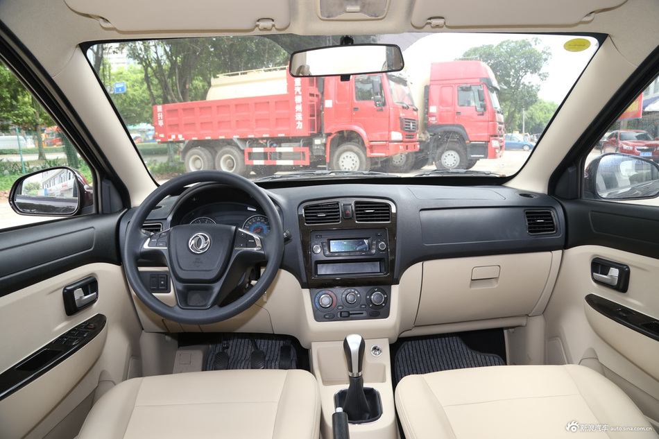 2016款风光370 1.5L手动标准型7座 摩卡棕