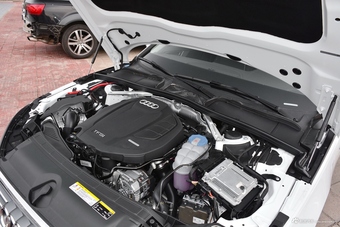 2018款奥迪A4L 2.0T自动30周年年型40 TFSI时尚型