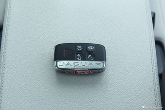 2016款捷豹F-PACE 2.0T自动R-SPORT运动版