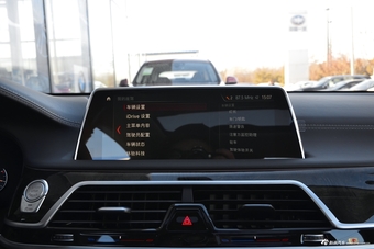 2018款宝马7系730Li 2.0T自动尊享型卓越套装