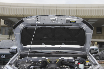 2015款五十铃D-MAX 2.5T自动四驱超豪华款