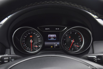 2017款奔驰GLA级 GLA220 2.0T自动4MATIC时尚型