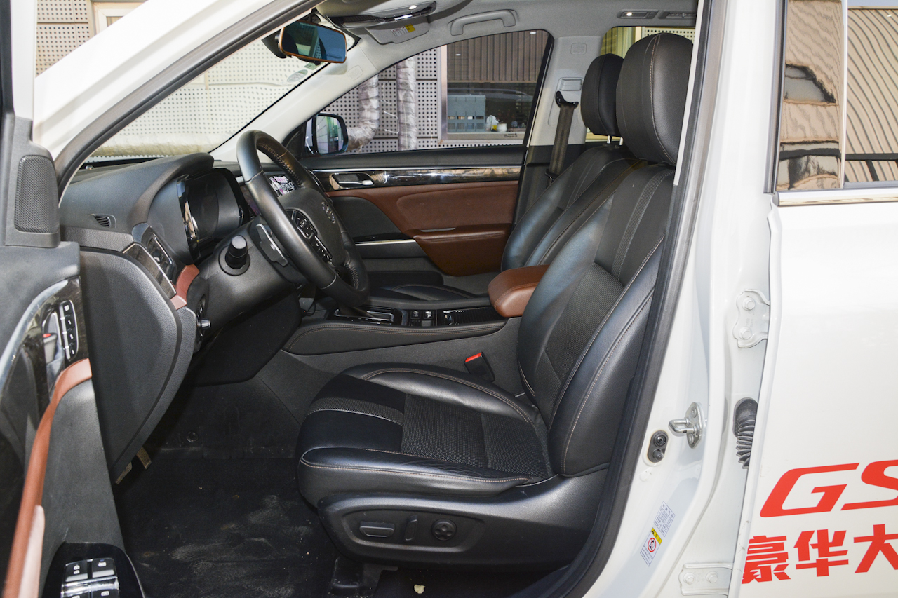 2017款传祺GS8 2.0T自动两驱豪华智联版320T