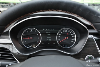 2017款宝骏560 1.5T DCT旗舰型