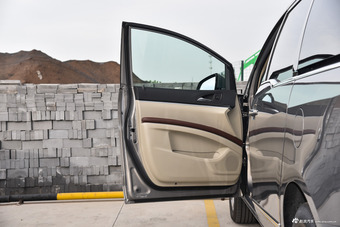 2017款GL8 2.5L自动尊贵型