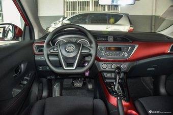 2016款蓝鸟 1.6L自动炫酷版 烈焰红