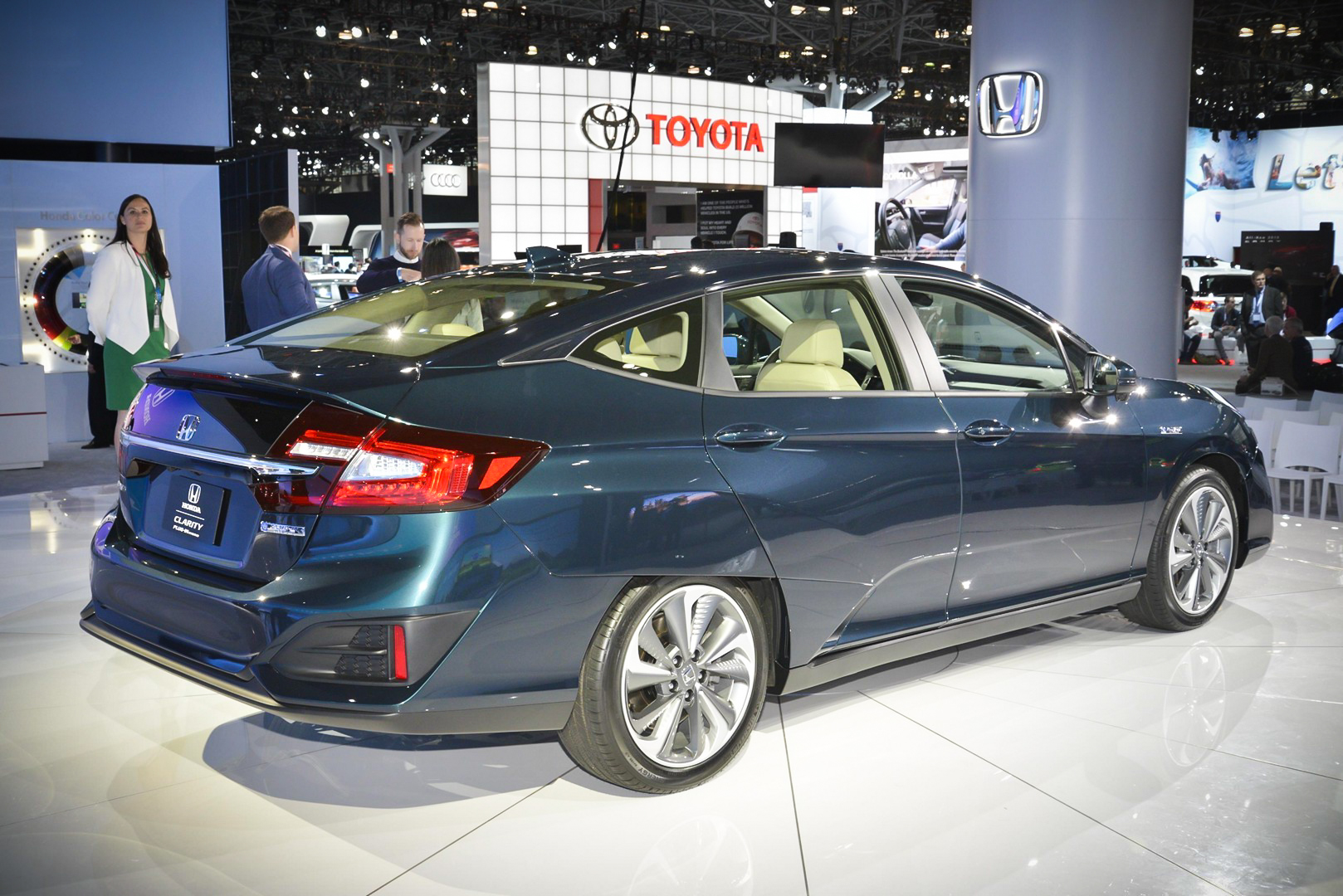 实拍|本田CLARITY 最大续航超750km