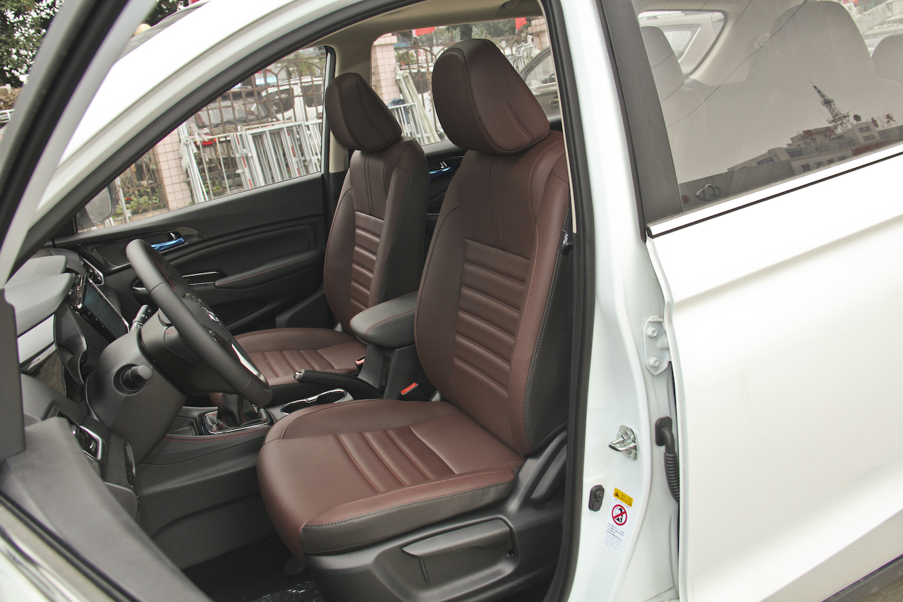 2017款长安欧尚A800 1.5T手动豪享型