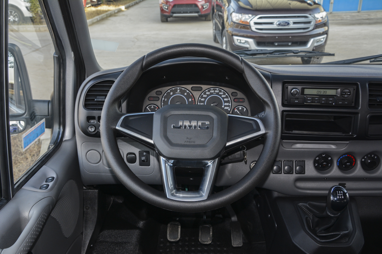 2017款特顺2.8T手动商运型短轴中顶6/7/8座JX493