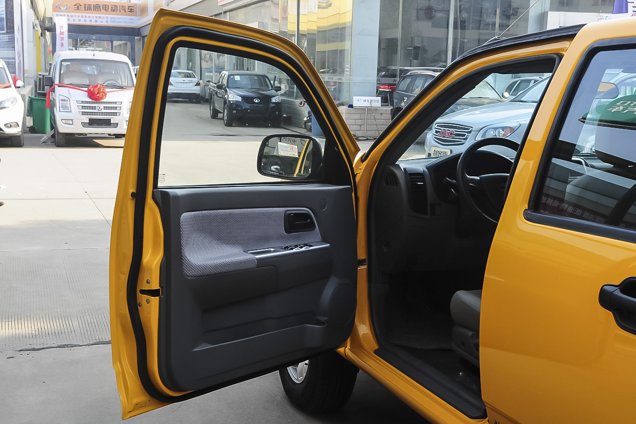 2014款瑞铃2.5T手动标准型标双排4B2-95C43