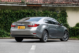 2015款雷克萨斯ES 2.5L自动300h舒适型