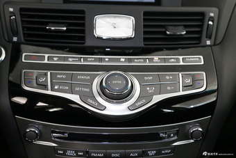 2017款英菲尼迪Q70L 2.5L自动精英版