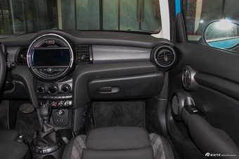 2016款MINI 1.5T自动 COOPER先锋派 五门版