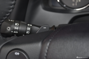 2017款卡罗拉改款双擎1.8L自动CVT精英版