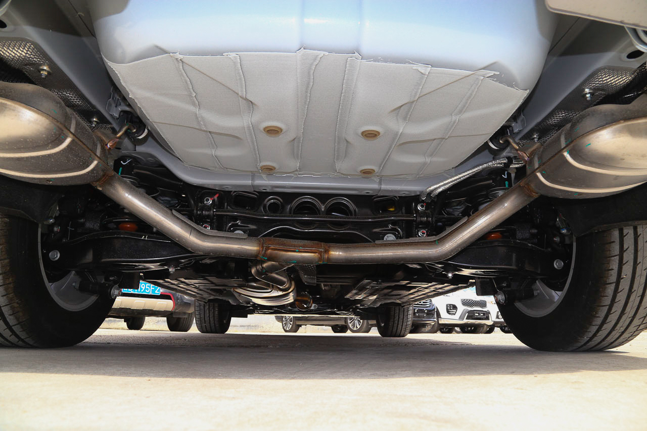 2017款传祺GS7 320T 2.0T两驱豪华型